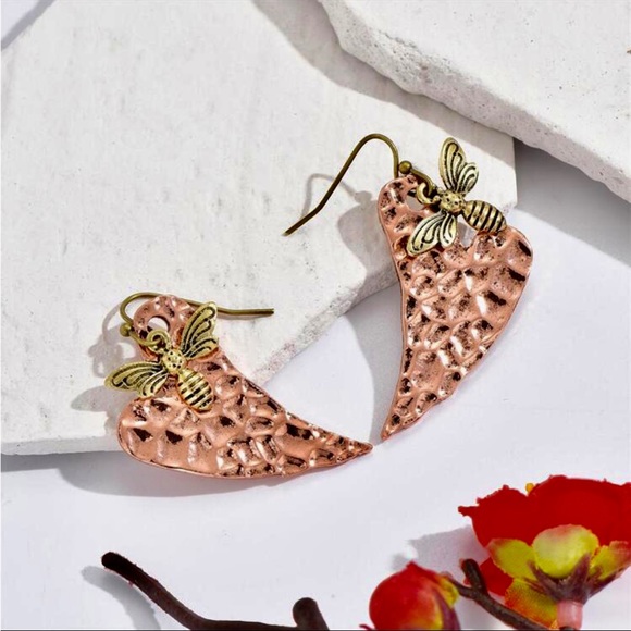 NWT Vintage Bee Heart Shape Pendant Dangle Earrings - Picture 4 of 6